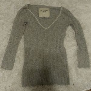 Grey Abercrombie & Fitch 3/4 Sleeve Sweater M